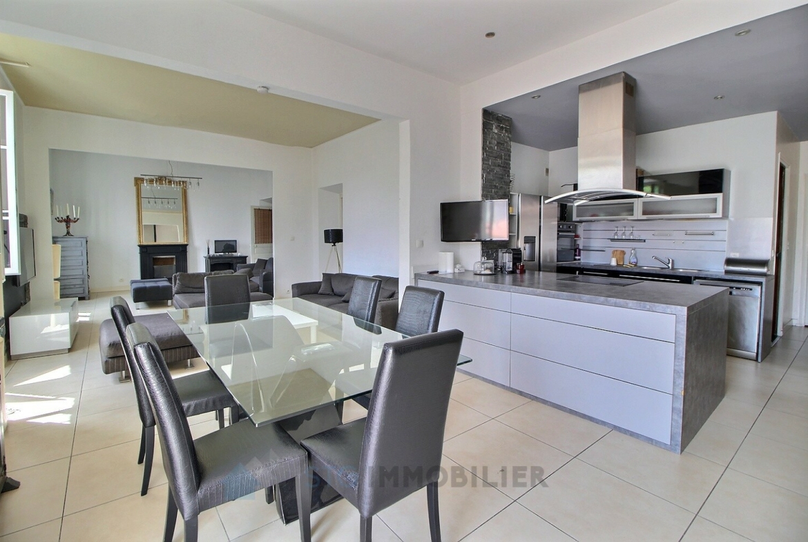 séjour cuisine appartement f5 centre ville