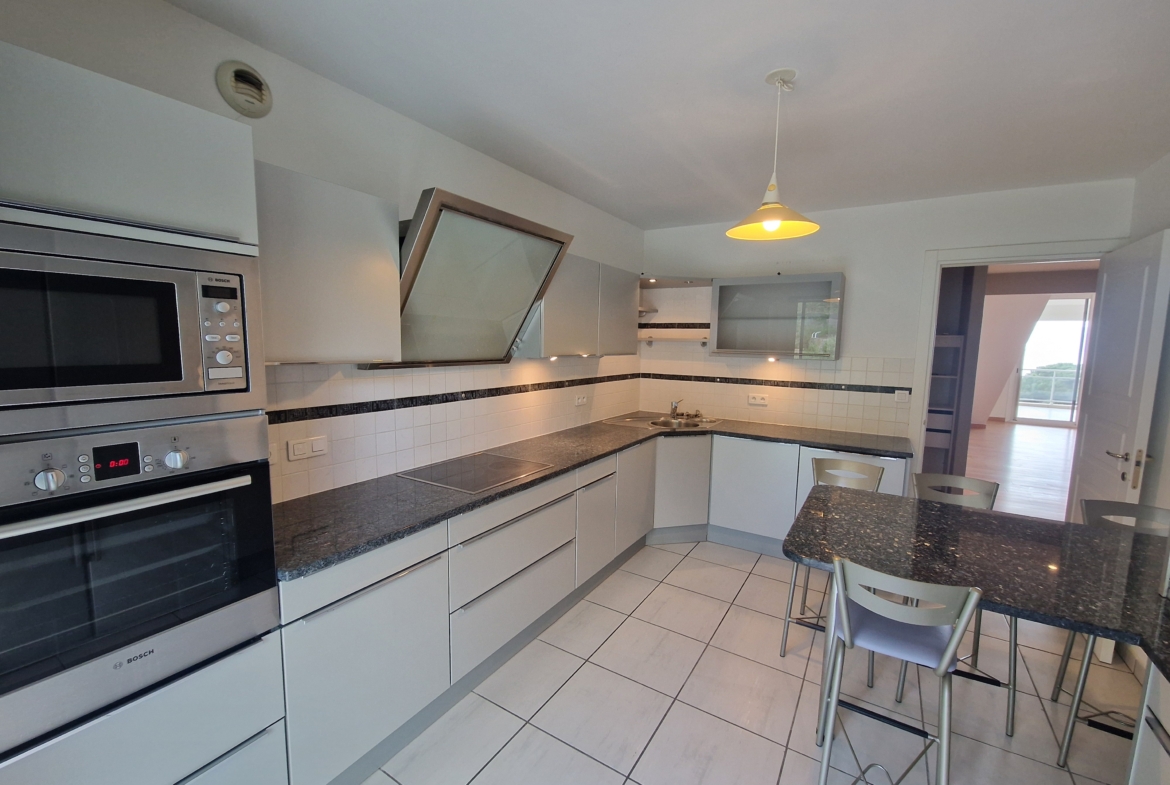 cuisine équipée appartement f5 vue mer ajaccio