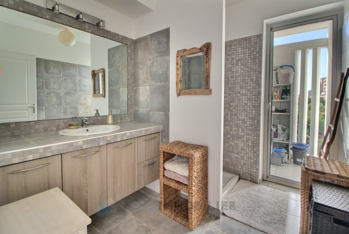 salle d'eau appartement f4 sanguinaires