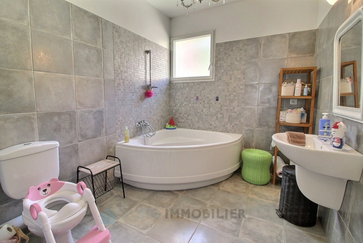 salle de bains appartement f4 sanguinaires