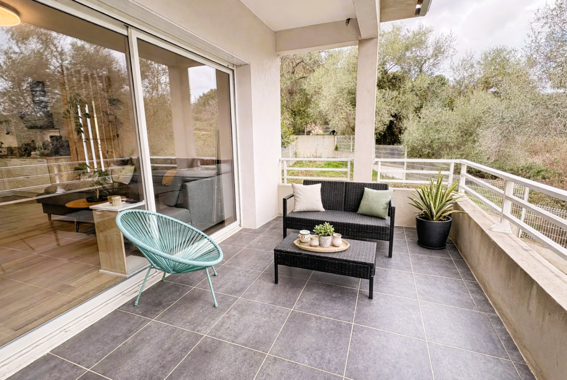 Balcon décor contemporain avec vue verdoyante