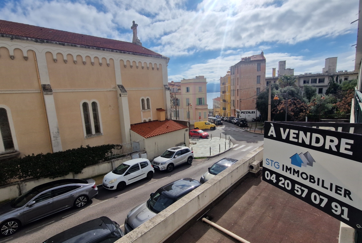 a vendre studio avec terrasse centre ville ajaccio