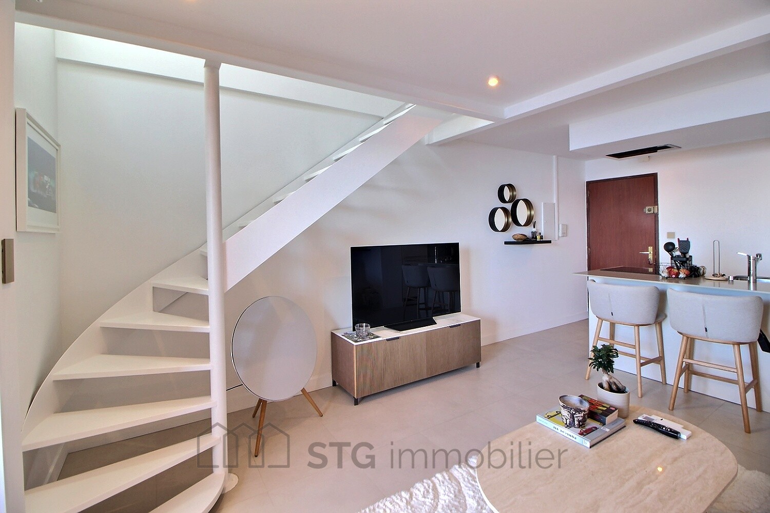 séjour cuisine équipée