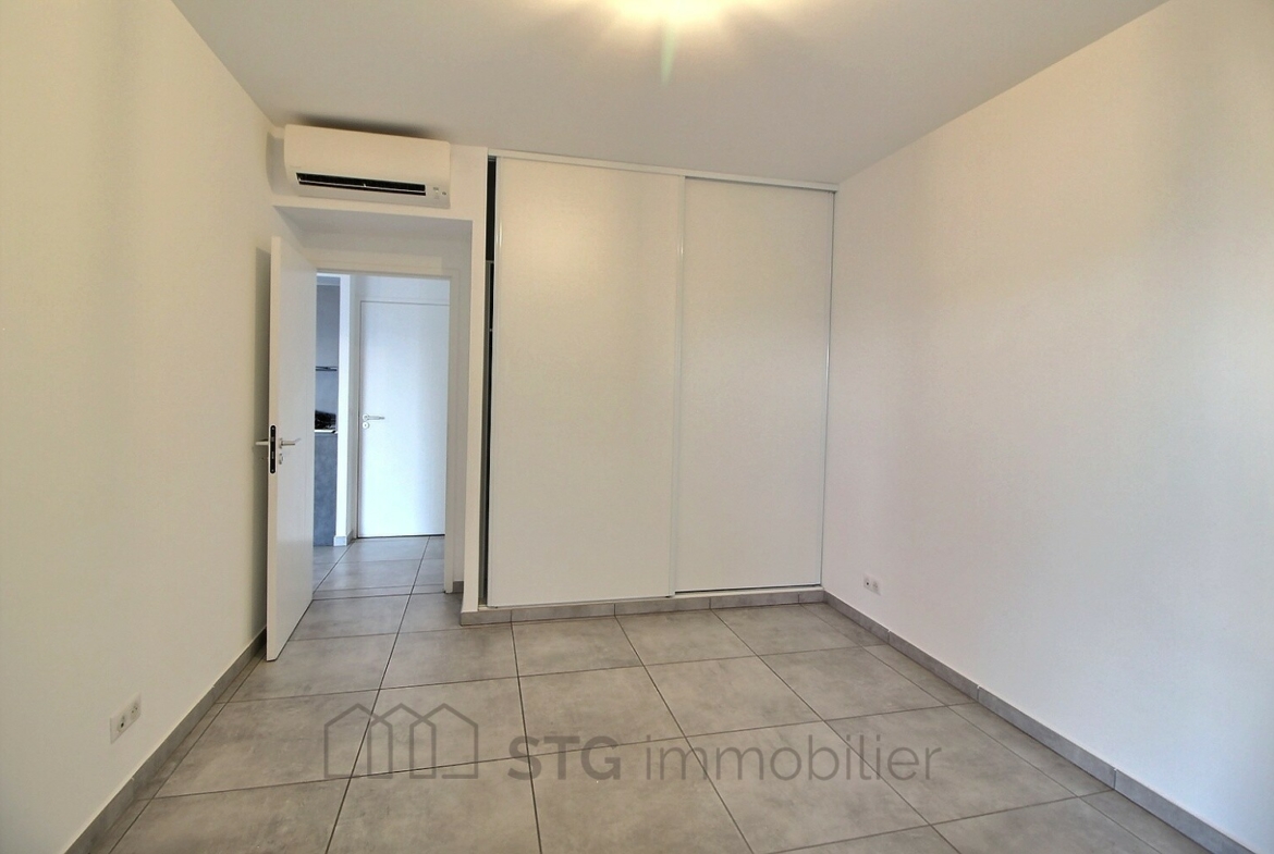 chambre avec placard appartement sanguinaires ajaccio