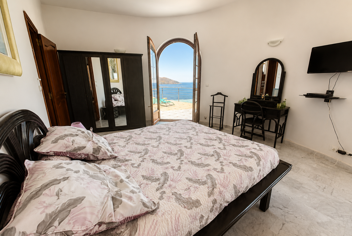 vILLA VUE MER sAGONE