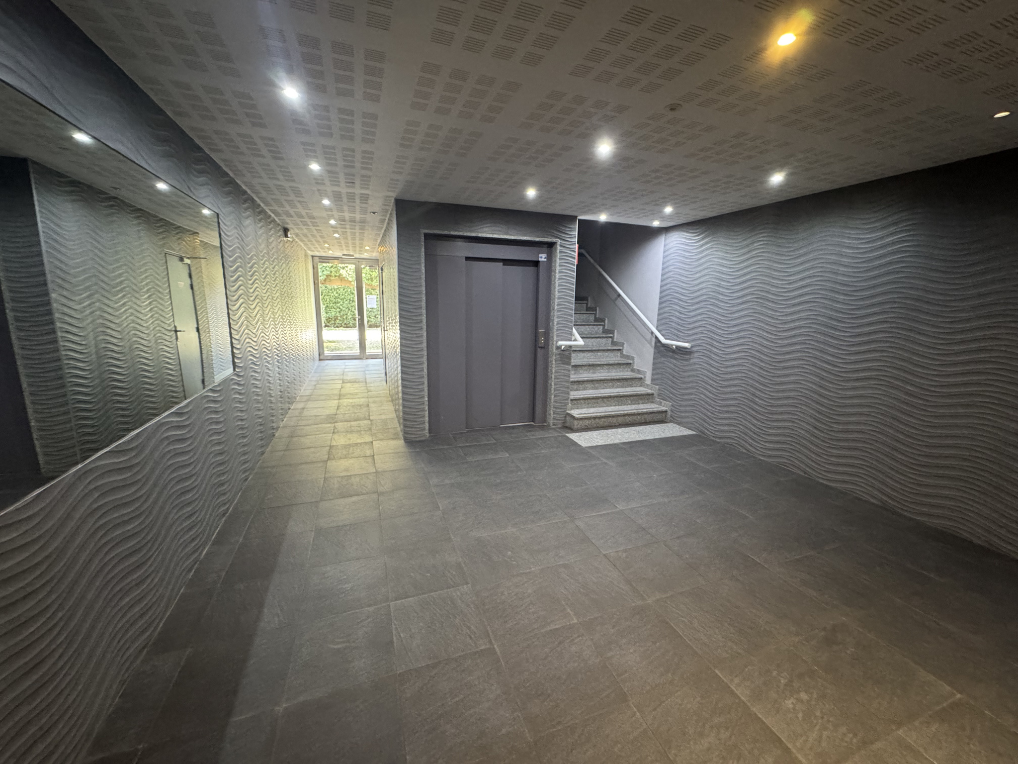 Exclusivité   Superbe T2 de 50 m2 avec Terrasse de 115 m2