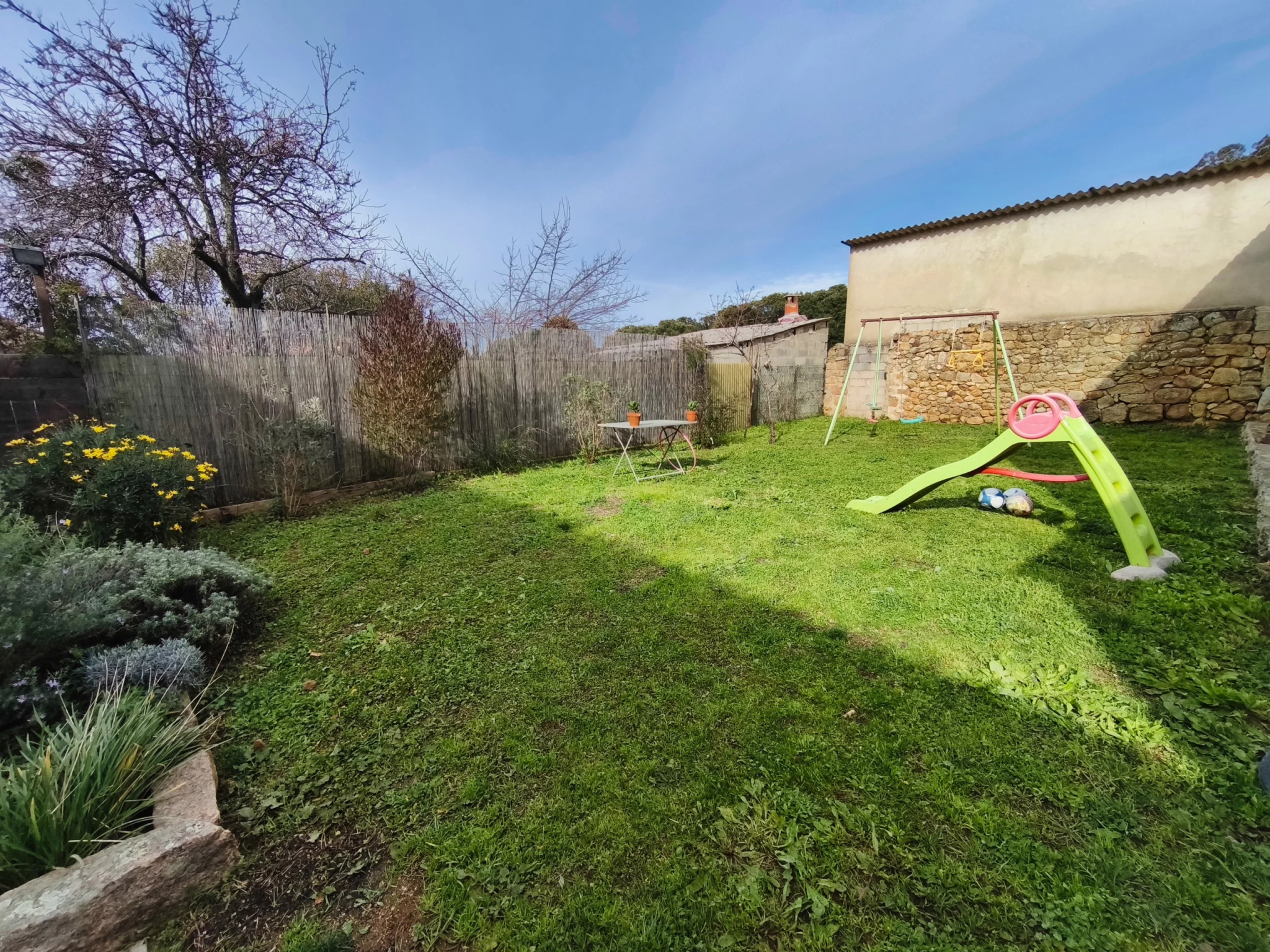 Maison T4 entièrement rénovée avec terrasse et jardin à Caur