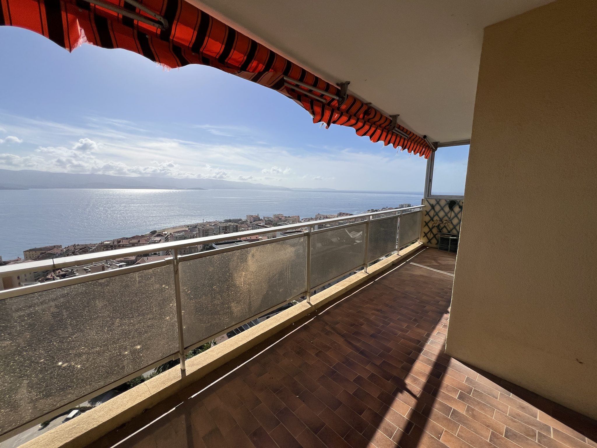 Exclusivité vente appartement F3/4 dernier étage Ajaccio Bal