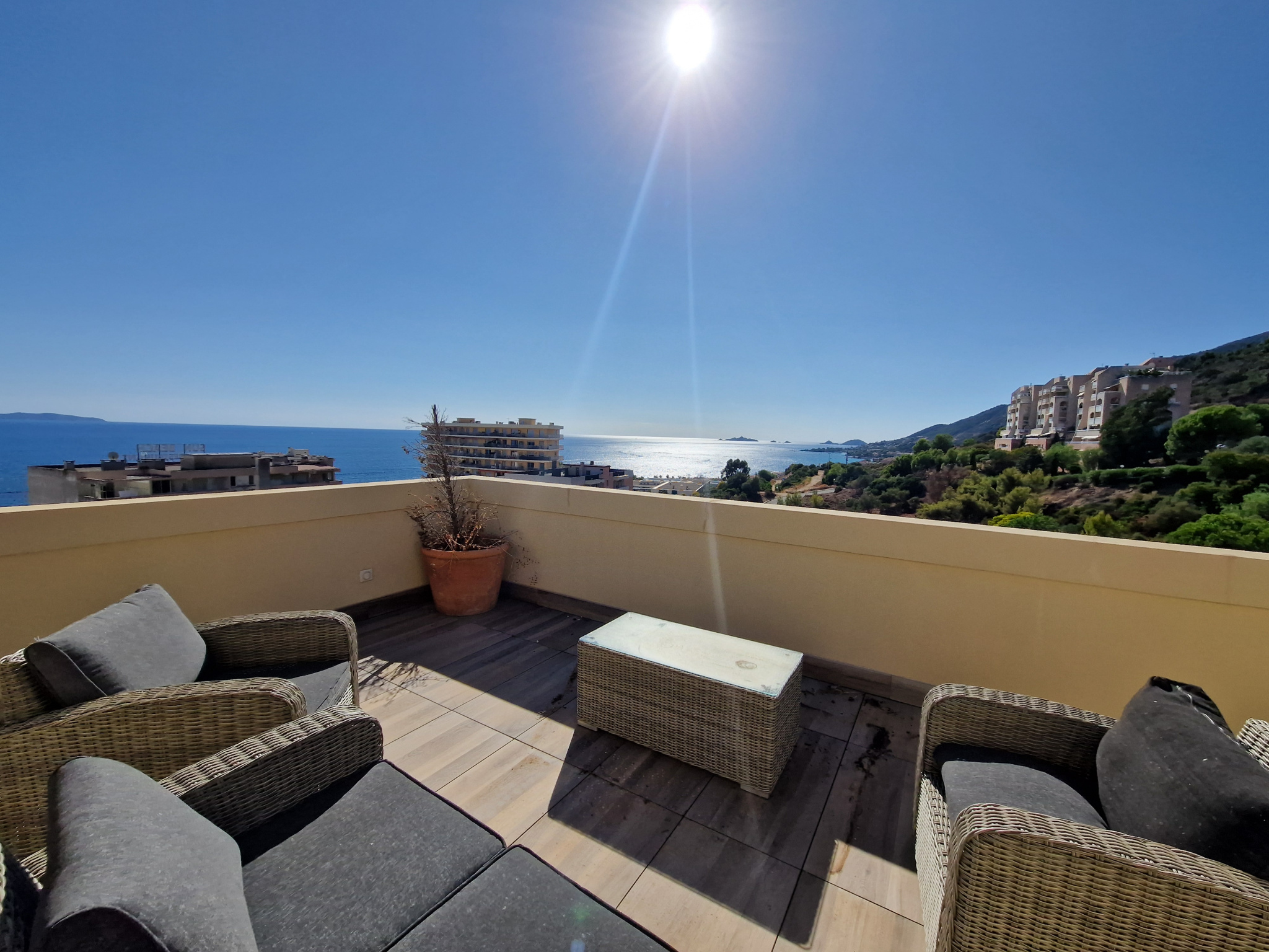 photo_871d0ca72a519f47a13146a7b999b6de-93593-0.jpg F4 duplex toit terrasse route des sanguinaires