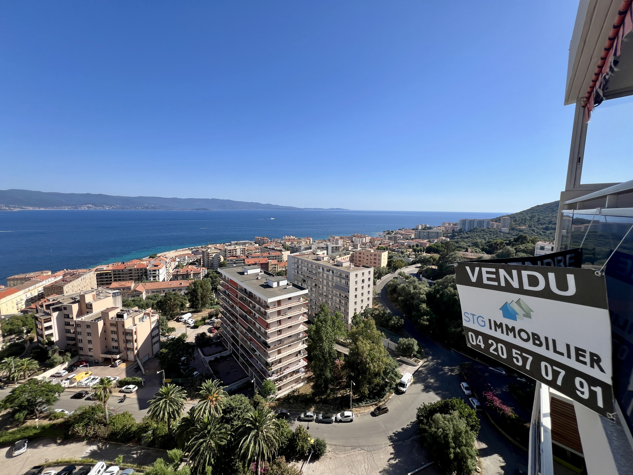 photo_d3303c54c3e9386ae9a23b4d610dfefb-88398-0.jpg Exclusivité vente appartement F3/4 dernier étage Ajaccio Bal