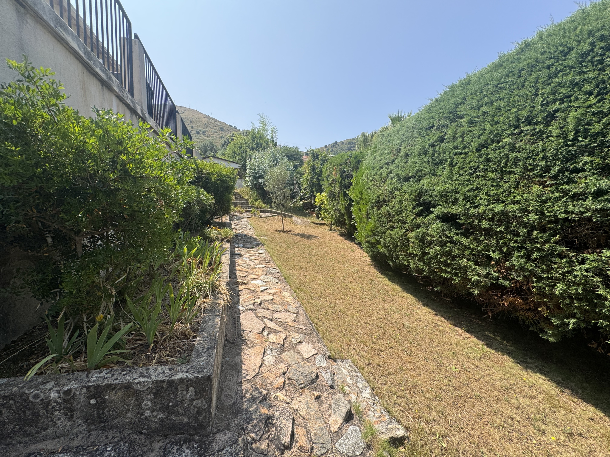 Maison avec piscine et jardin
