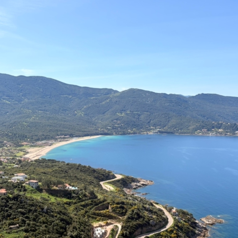 Acheter un bien immobilier en Corse : guide 2026