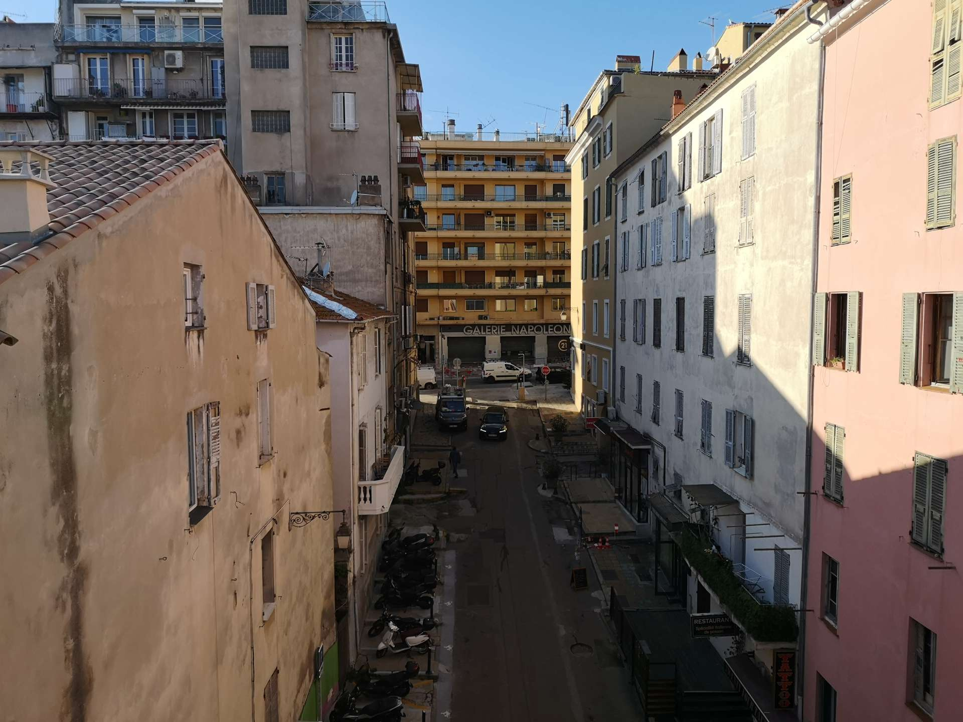 Location studio meublé avec coin nuit – Rue fesch à Ajaccio
