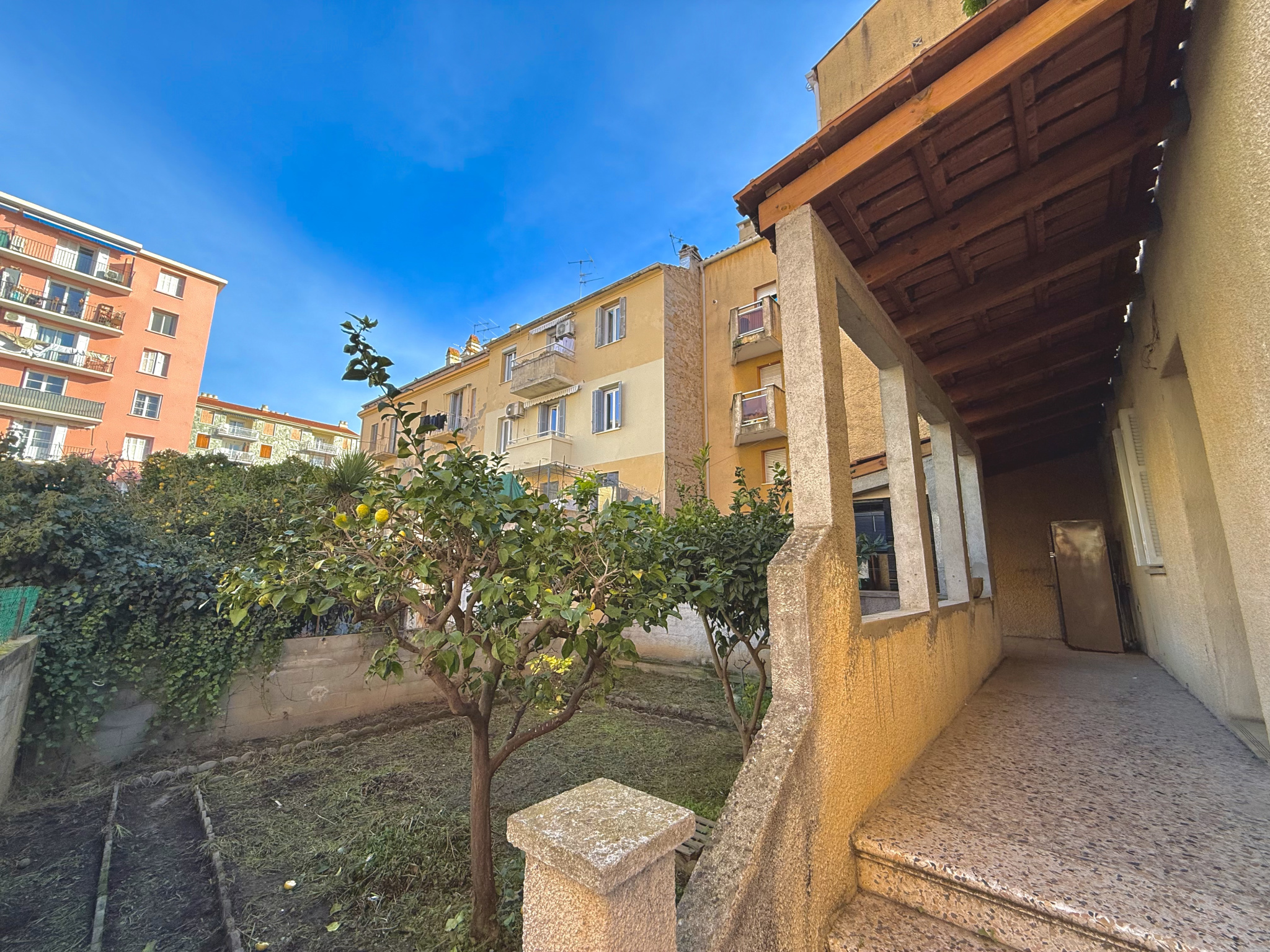 VENTE MAISON DE VILLE PROCHE COURS NAPOLEON