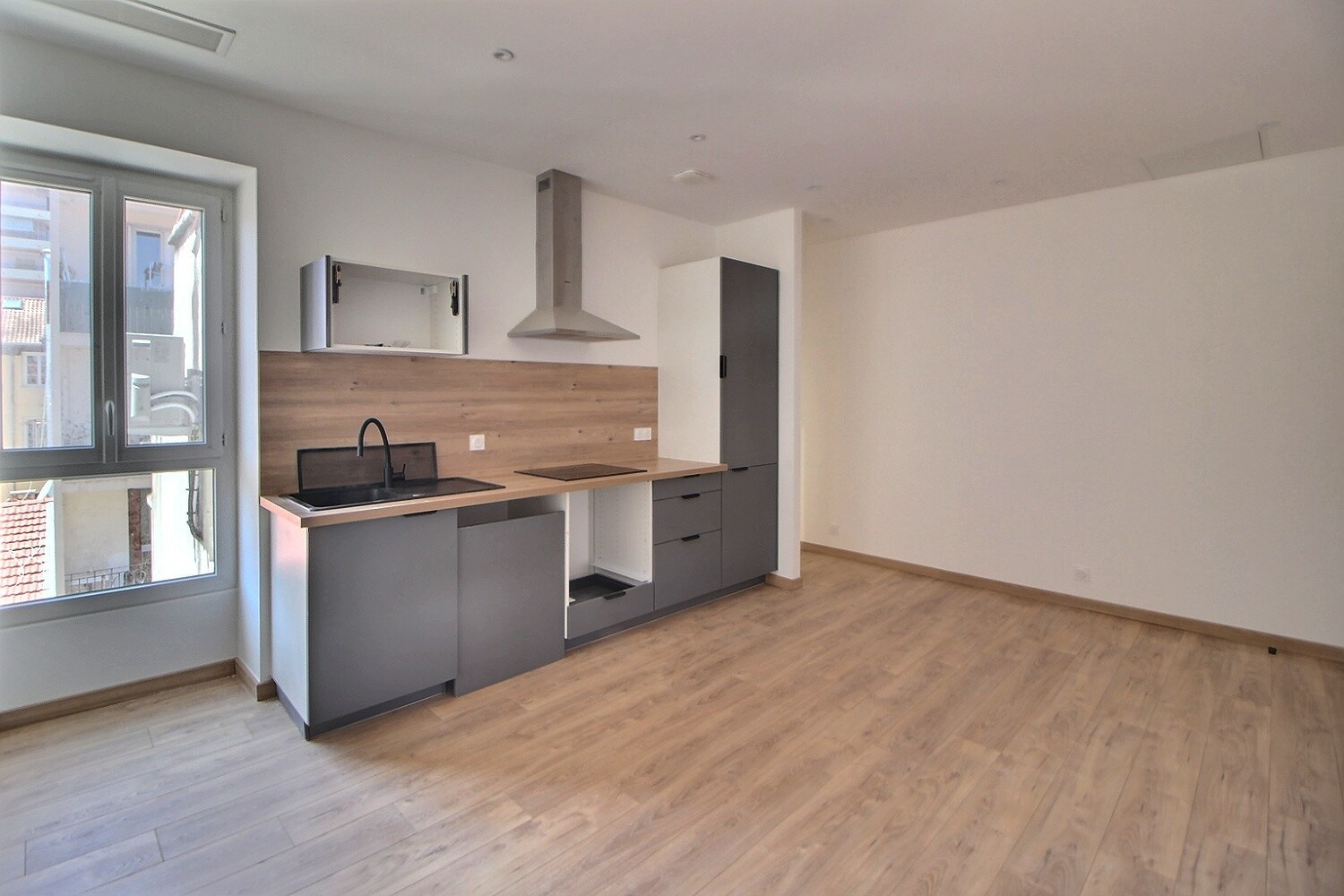 Appartement T2 rénové à Ajaccio, centre-ville, à vendre – photo 2 – STG Immobilier