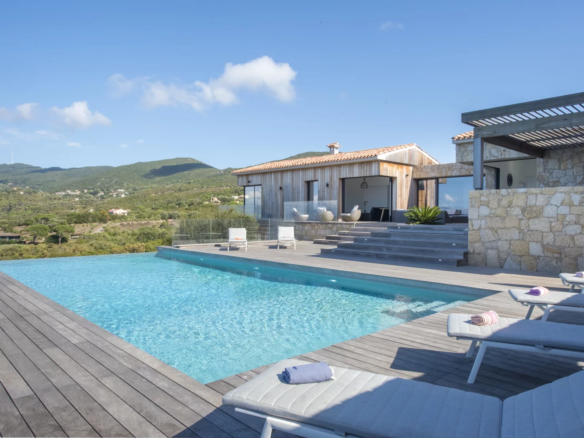 Villa de vacances à louer à Coti-Chiavari, 400 m² avec piscine – STG Immobilier