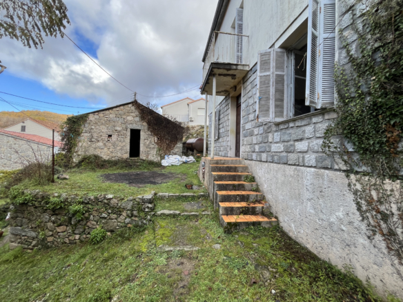 Maison à rénover à vendre à Bastelica – STG Immobilier