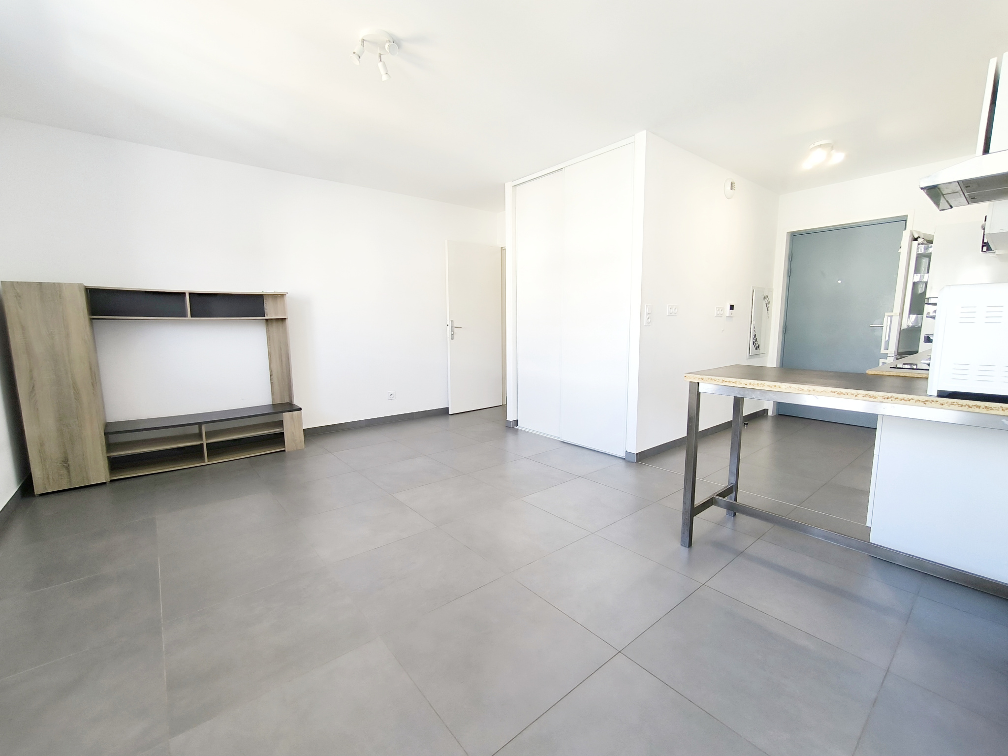Grand studio à louer proche rocade, Ajaccio – photo 2 – STG Immobilier
