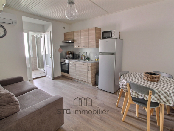 T3 meublé de 35 m² à louer Rue Fesch, centre-ville d'Ajaccio – STG Immobilier