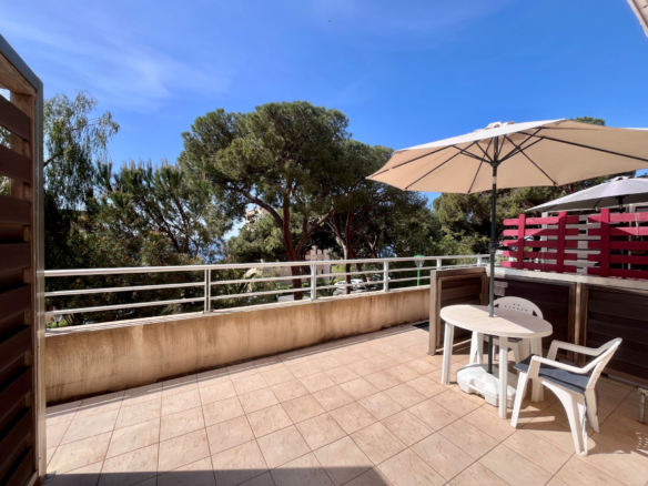 Appartement T1 bis avec terrasse à vendre à Ajaccio, route des Sanguinaires – STG Immobilier