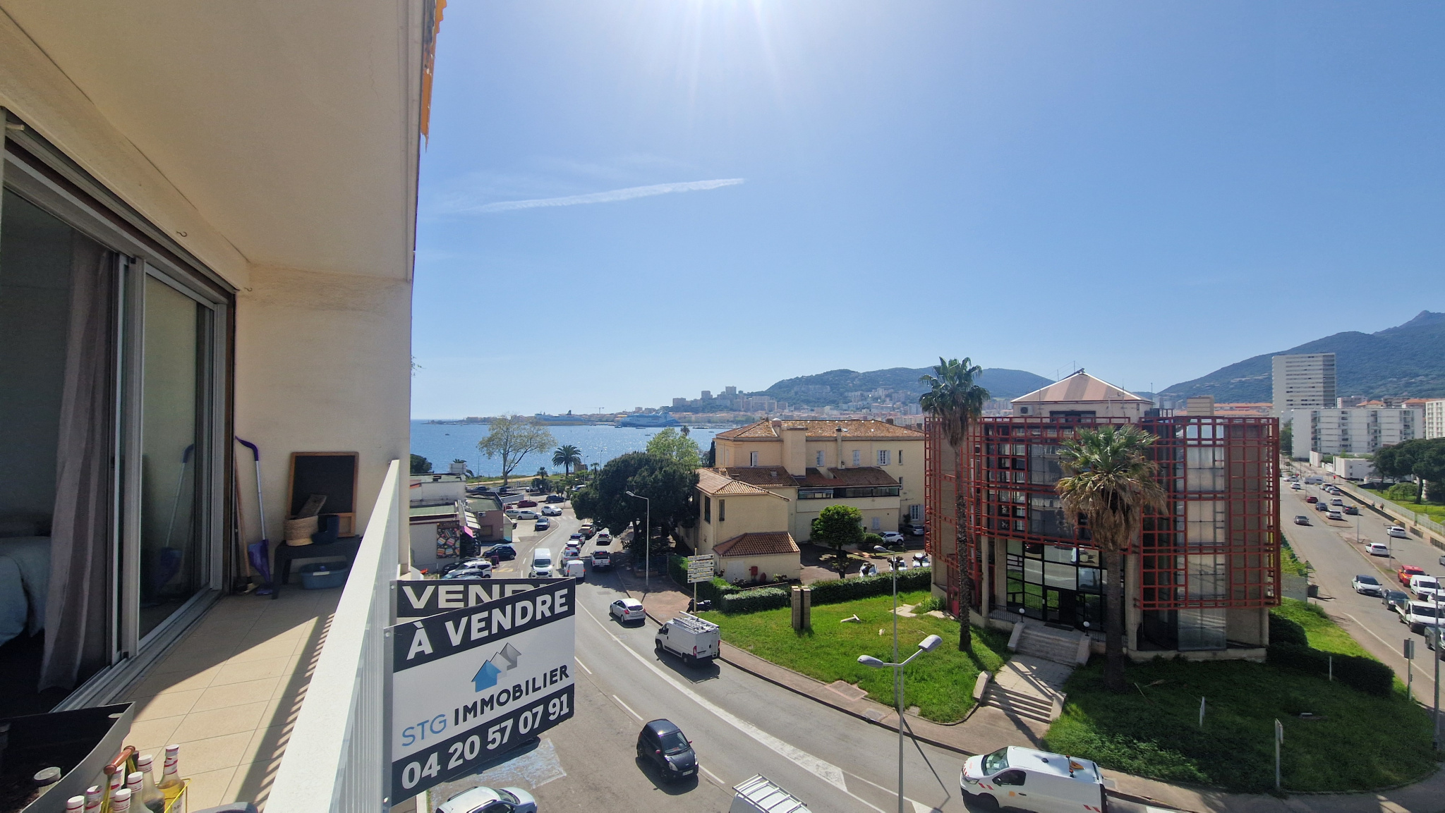 Appartement F2 à vendre à Ajaccio, entrée de ville, avec terrasse – STG Immobilier