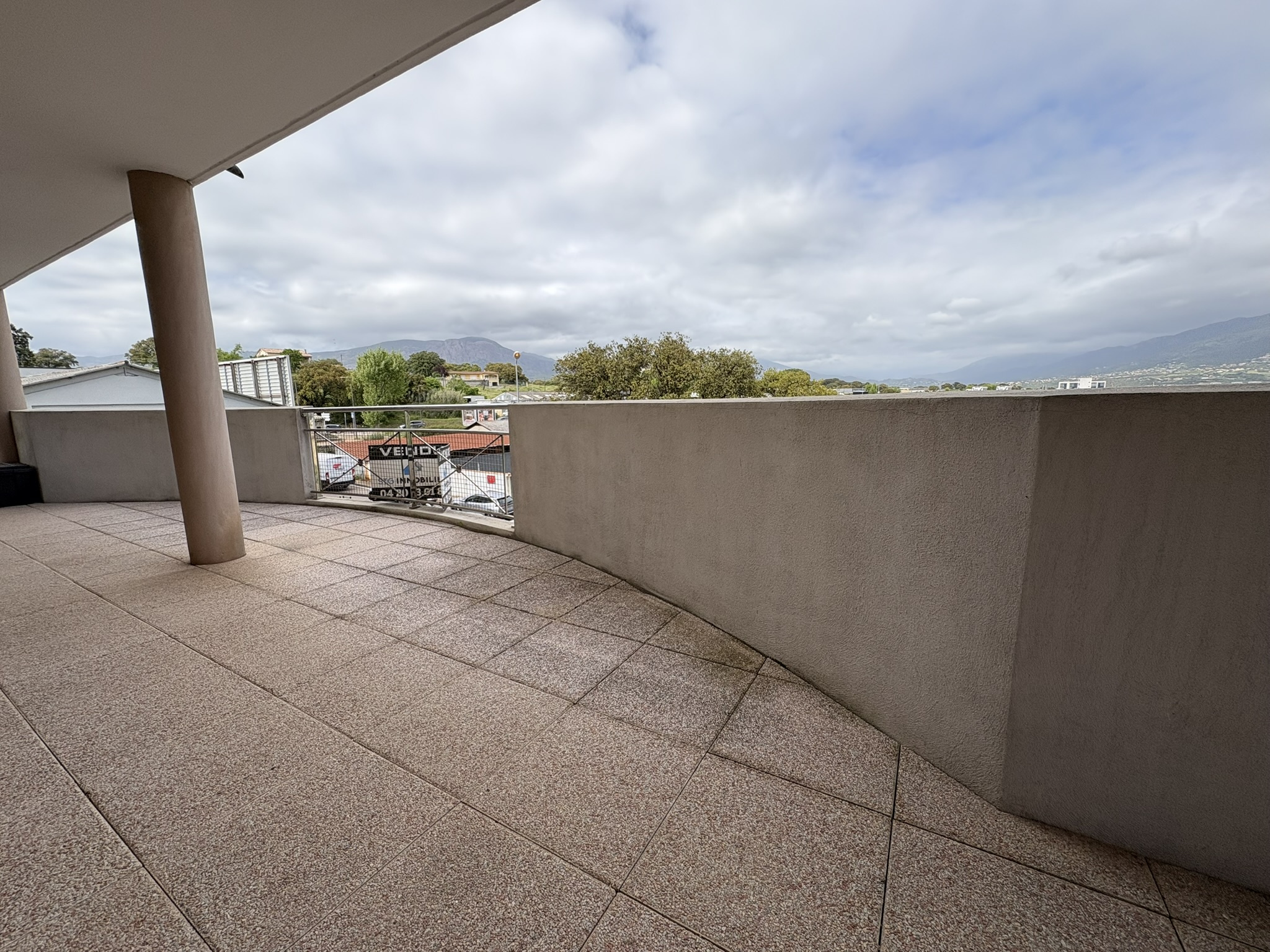Vente F3 Sarrola balcon de 50m2