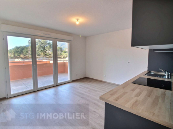 T2 avec terrasse à louer, Résidence Les Jardins de Trabacchina, Ajaccio – STG Immobilier