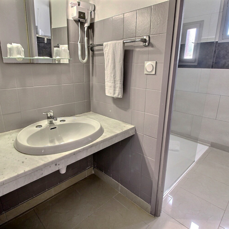 780